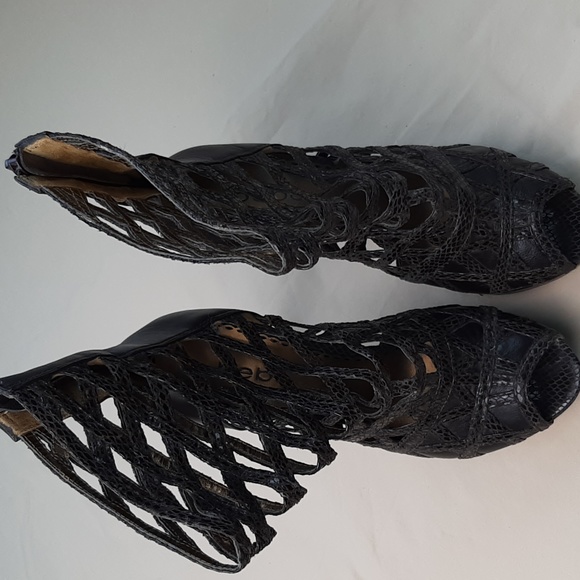 BEBE HEELS EXOTIC LEATHER - Picture 4 of 9